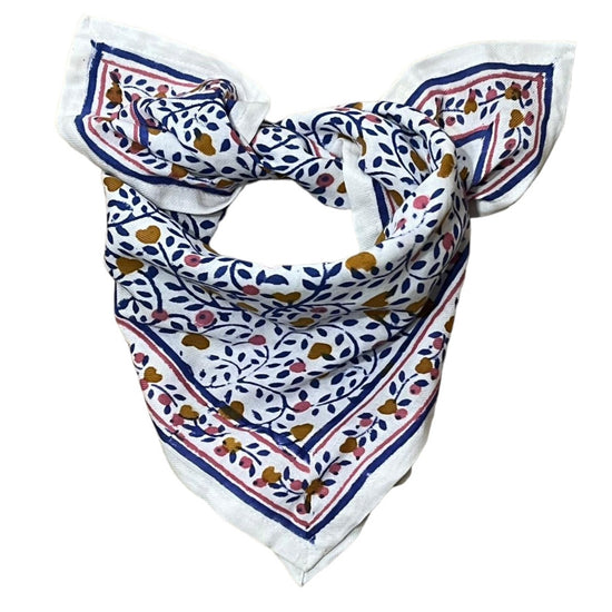 Foulards Bébé, Enfant et Adulte Venez découvrir nos foulards pour toute la famille, fabriqués en Inde grâce à la méthode du blockprint.