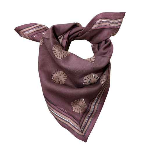 Foulards Bébé, Enfant et Adulte Venez découvrir nos foulards pour toute la famille, fabriqués en Inde grâce à la méthode du blockprint.