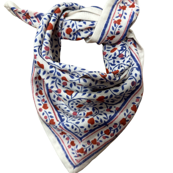 Foulards Bébé, Enfant et Adulte Venez découvrir nos foulards pour toute la famille, fabriqués en Inde grâce à la méthode du blockprint.