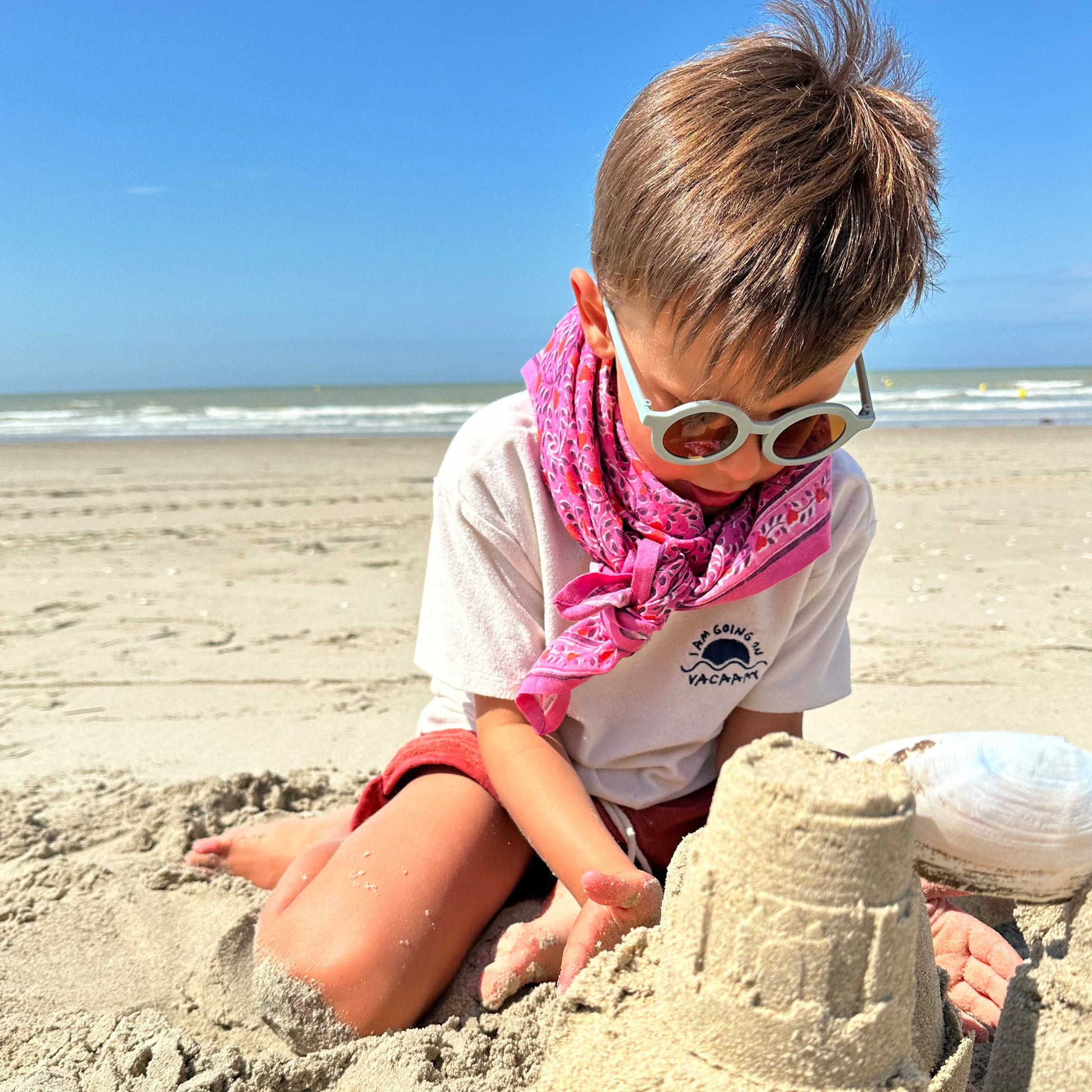 Foulards Bébé, Enfant et Adulte Venez découvrir nos foulards pour toute la famille, fabriqués en Inde grâce à la méthode du blockprint.