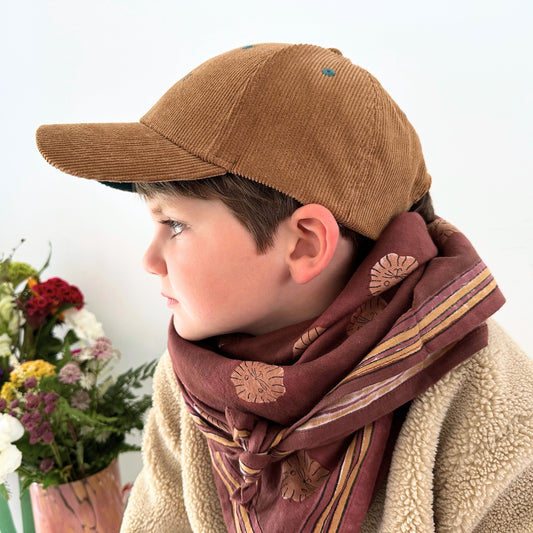 Foulards Bébé, Enfant et Adulte Venez découvrir nos foulards pour toute la famille, fabriqués en Inde grâce à la méthode du blockprint.